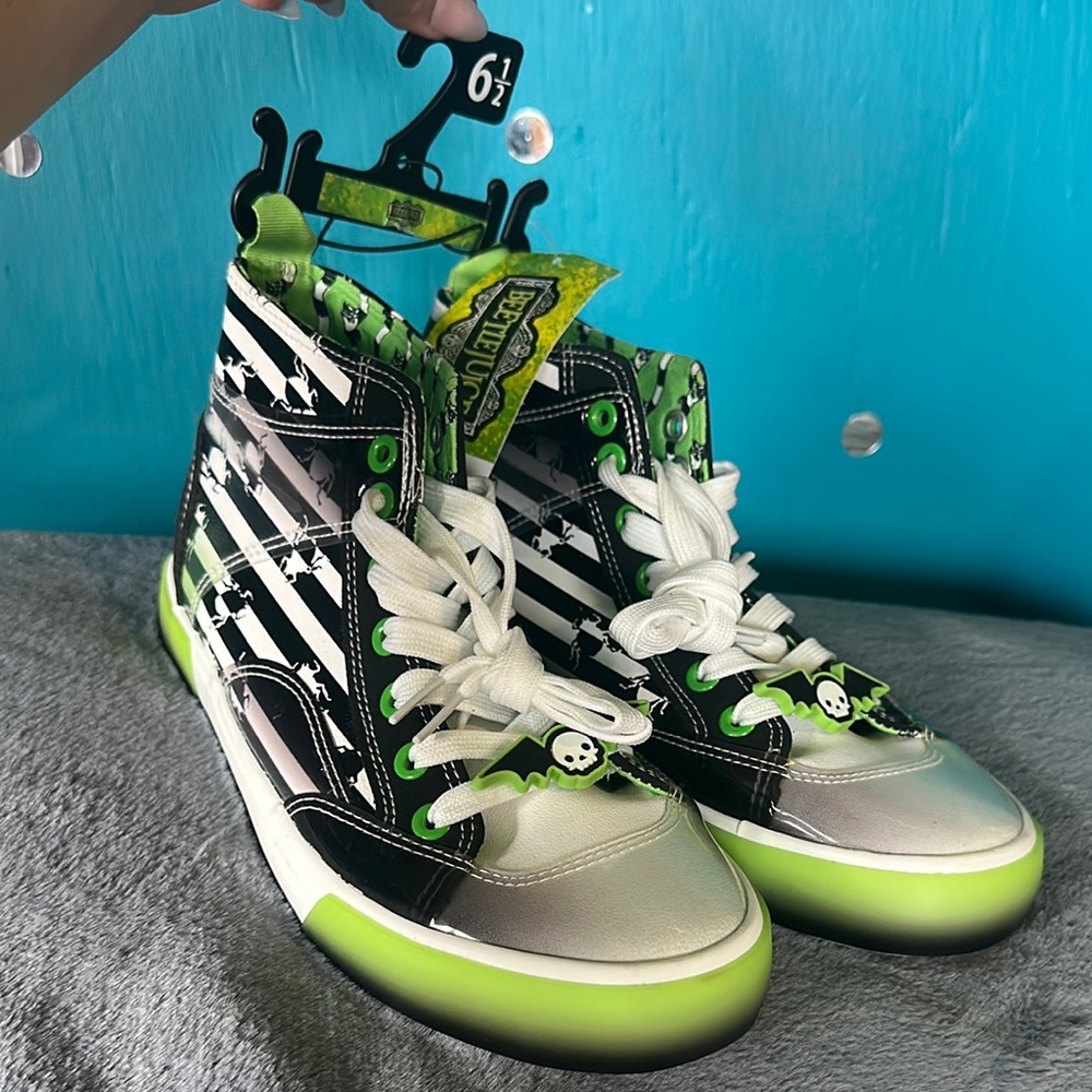 Beetlejuice size 6 1/2 shows
